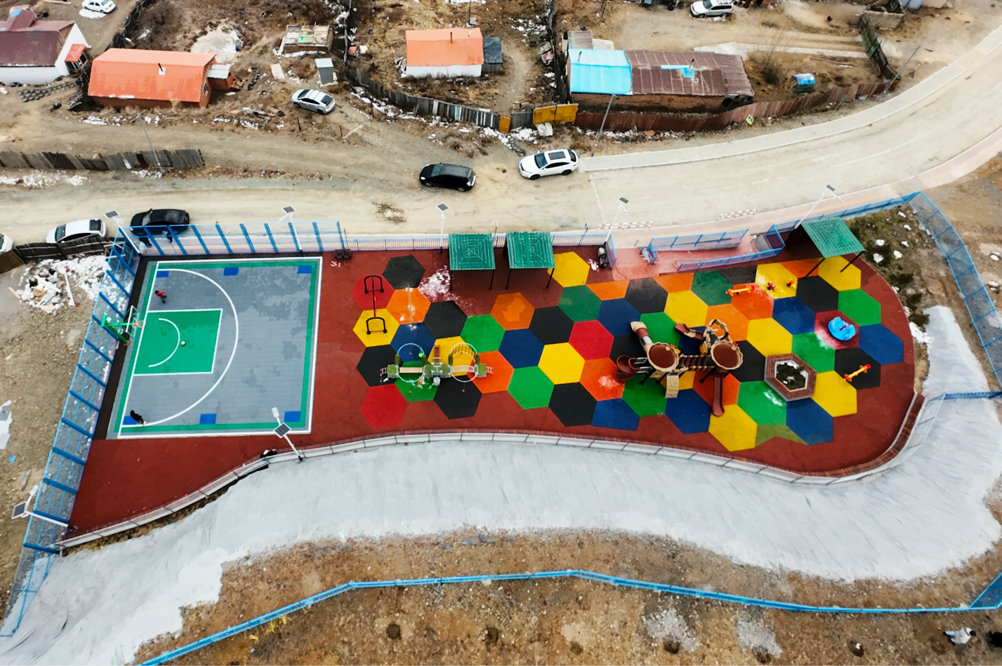 Чингэлтэй дүүргийн 9, 10 дугаар хороонд байрлах 8 цэг дээр 14 албан хаагч 5 сарын хугацаанд угаарын хийн эрсдэлээс урьдчилан сэргийлэх, сайжруулсан шахмал түлш болон түүхий нүүрсний хэрэглээнд хяналт тавин ажиллалаа.